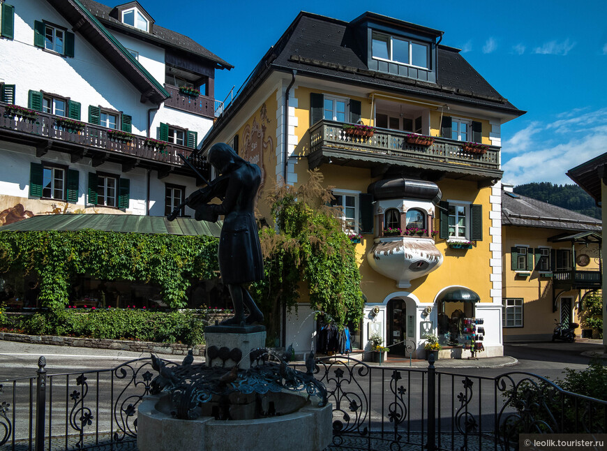 Слева ресторан Gasthof zur post