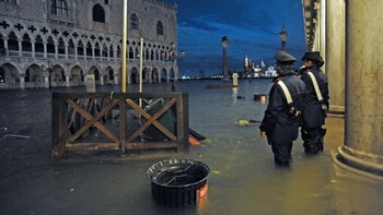 Площадь Сан-Марко в Венеции закрыта для туристов из-за нового прилива