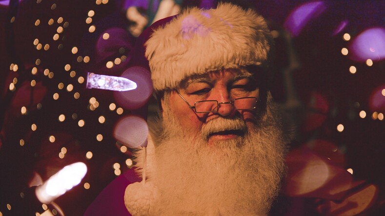 Коллеги Деда Мороза со всего мира: как они выглядят и у кого какие причуды (интересные фото и необычные факты)