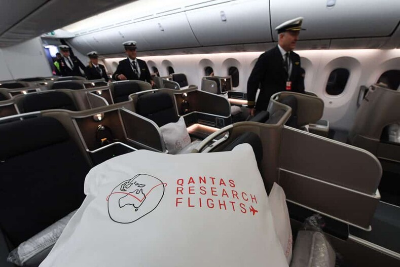 Пассажиры самого длинного авиарейса в мире рассказали, какие странности ждали их на борту самолета
