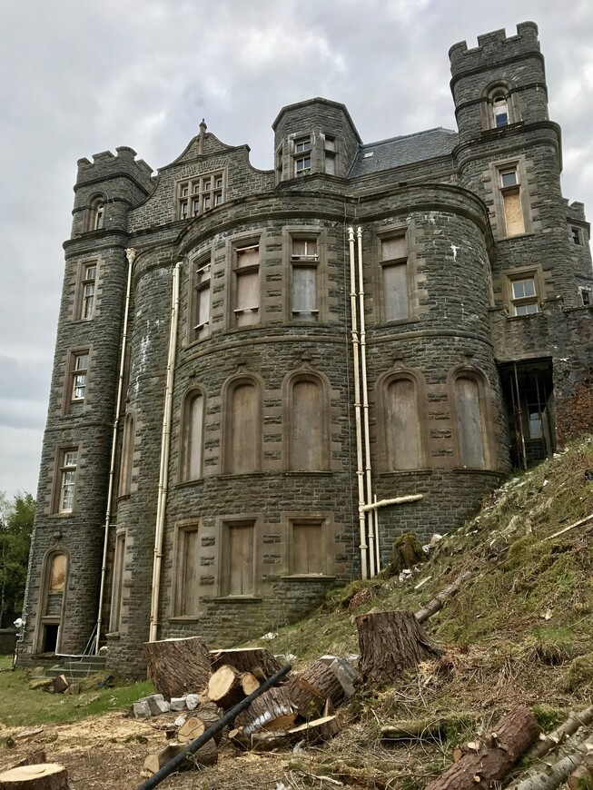 Замок Карбисдейл в весьма плачевном состоянии