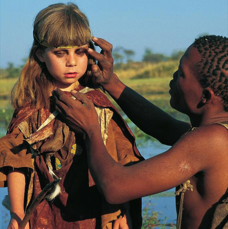 Как Маугли: история удивительной девочки, которая 10 лет жила среди диких племен и опасных африканских животных