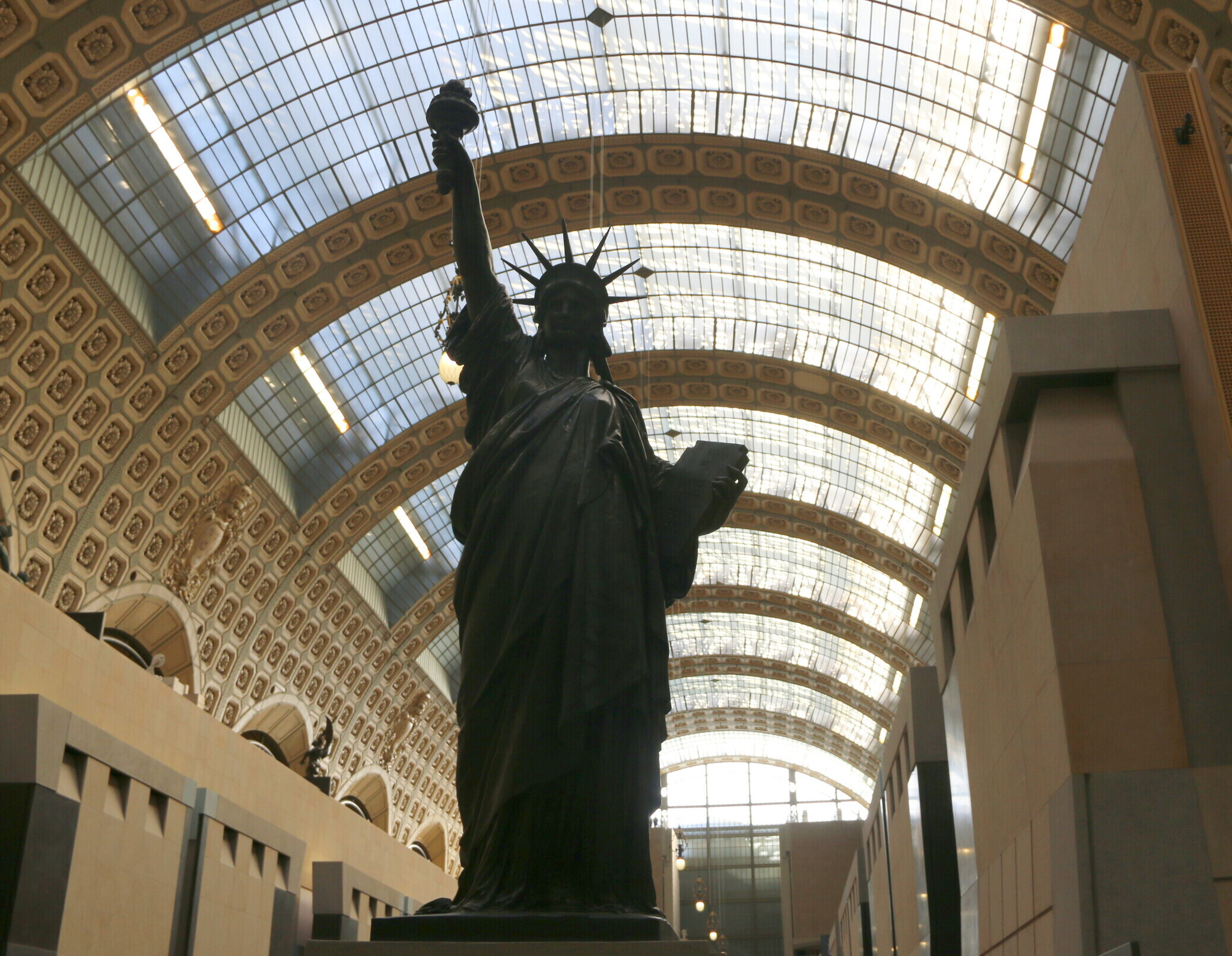 Фото статуи свободы в париже