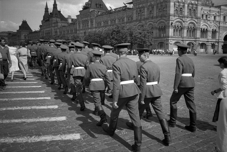 15 фотографий последних дней советской Москвы, снятые британским туристом
