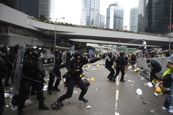 В Гонконге любопытного туриста из РФ оштрафовали за хранение боеприпасов