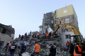 Число жертв землетрясения в Албании увеличилось до 30 человек