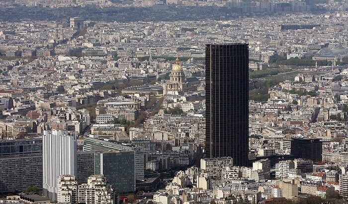 Самое страшное здание Парижа закроют на реновацию