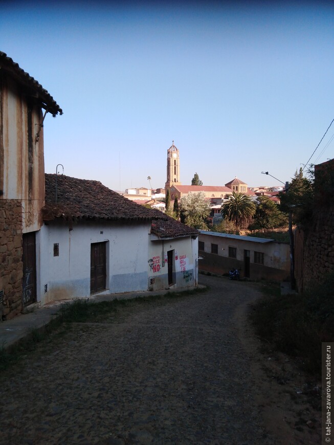 Вид на La Iglesia Matriz с улицы