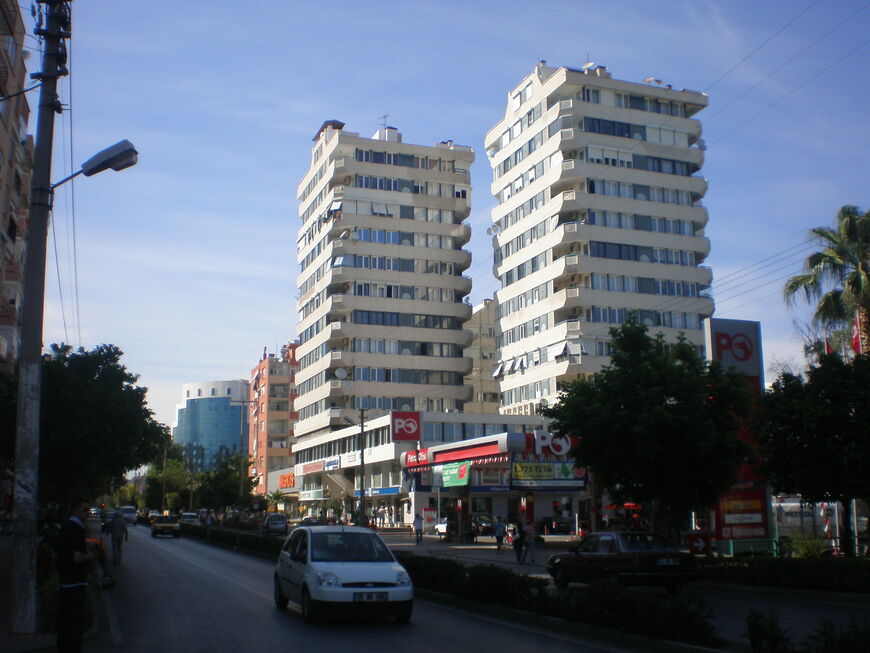 Улица Гюллюк в Анталии
