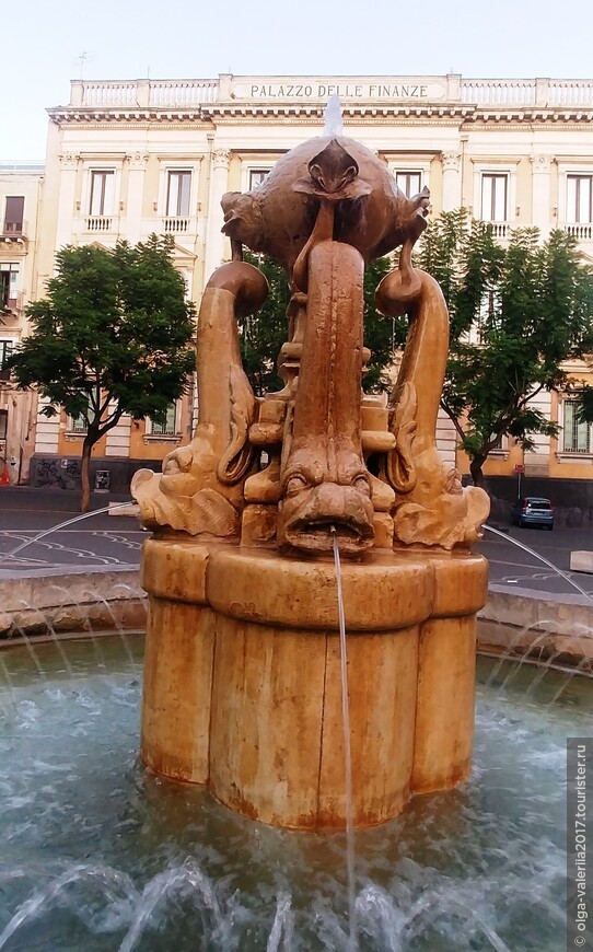 Fontana dei Delfini.