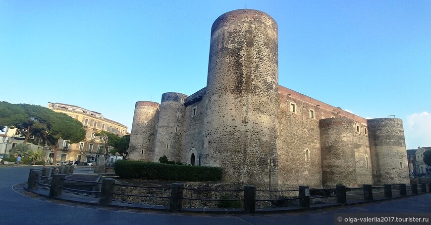 Замок Урсино.