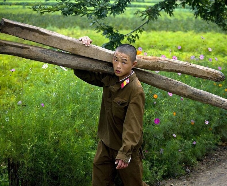 Северная Корея в запрещенных фотографиях: 19 снимков, из-за которых фотографу закрыли въезд в страну