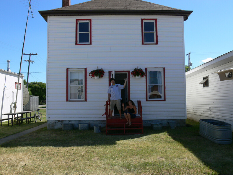 Невымышленная история о том, как канадец поменял канцелярскую скрепку на двухэтажный дом