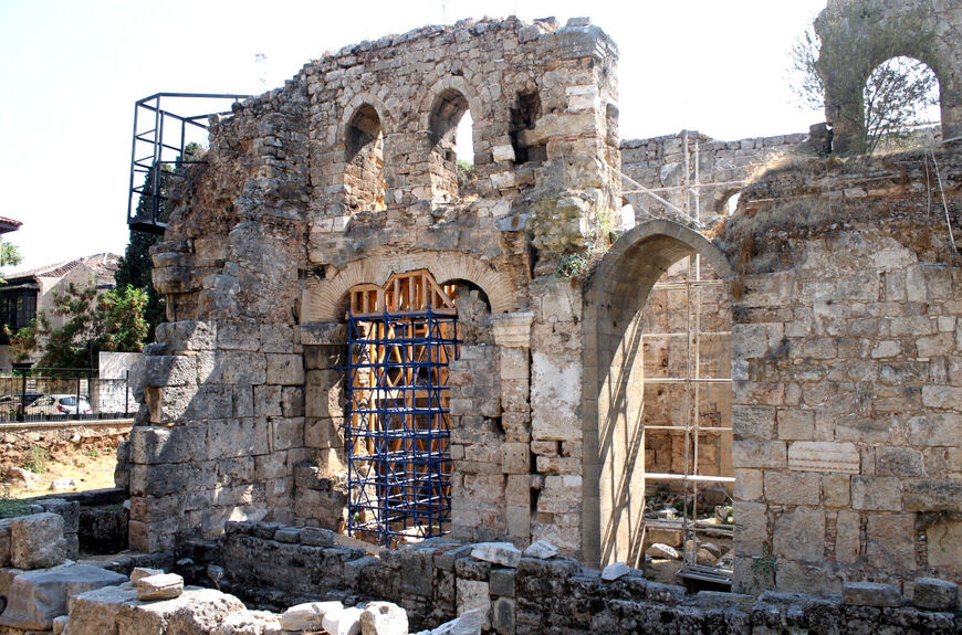 Руины мечети и храма Святого Петра