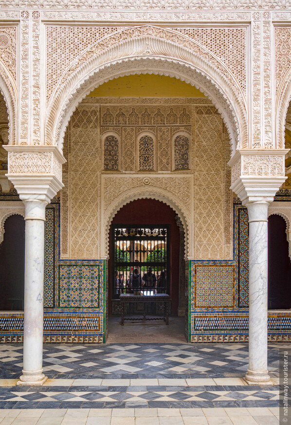 Дом Пилата (Casa de Pilatos) — андалузский дворец  в Севилье