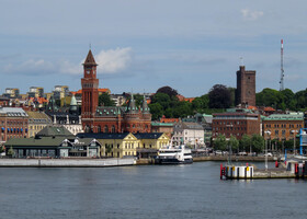 Вид на центр города с парома, идущего из датского Хельсингёра.