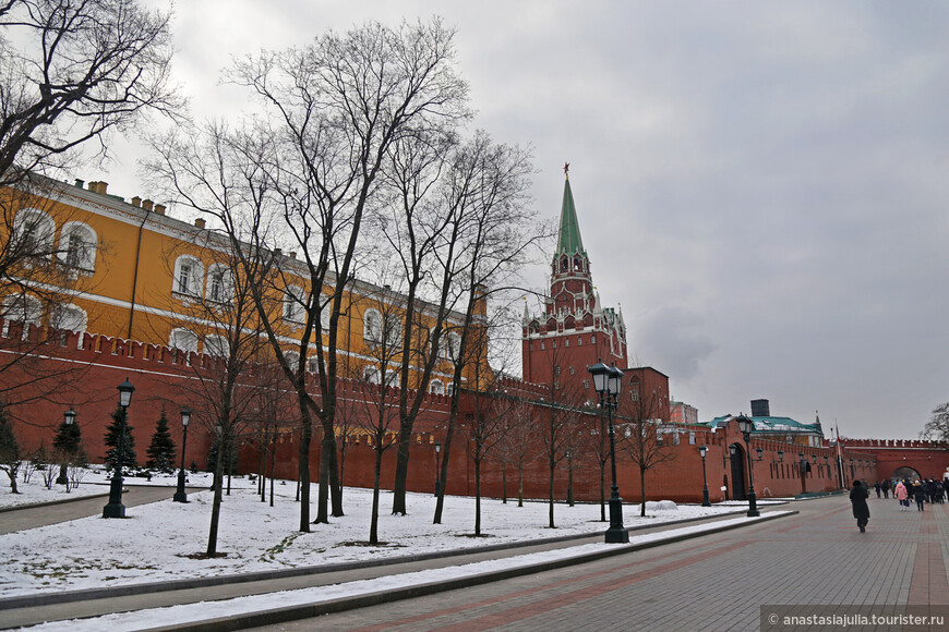 Каток, глинтвейн и тысячи огней. Это Москва!