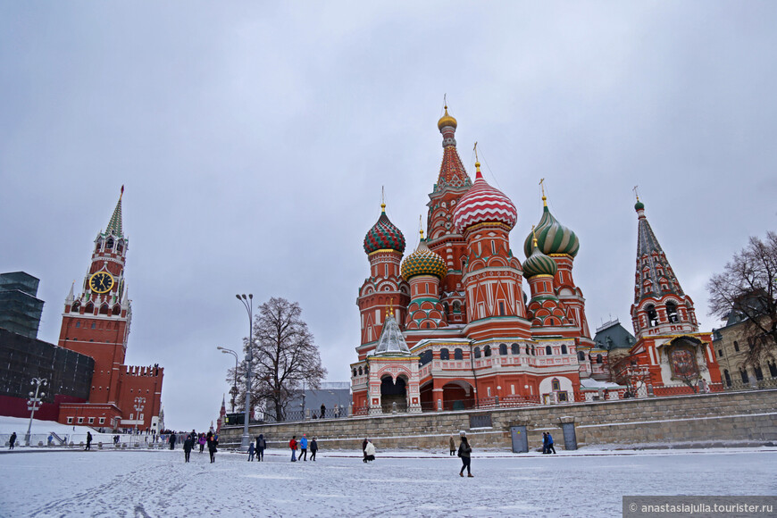 Каток, глинтвейн и тысячи огней. Это Москва!