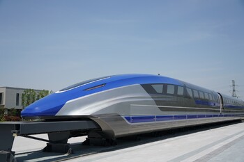Китай представил поезд, способный двигаться со скоростью 600 км/ч