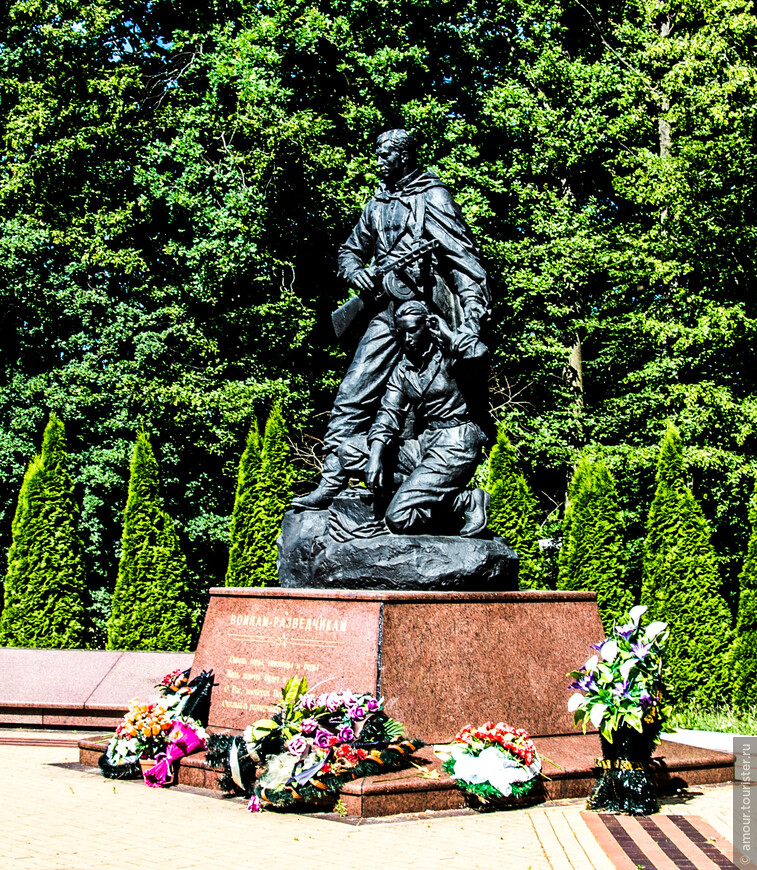 Памятник воинам-разведчикам в парке Победы