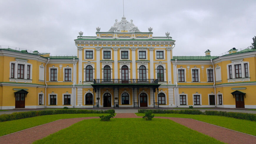Императорский путевой дворец в Твери построен по проекту архитектора Петра Романович Никитина во второй половине 18 века.