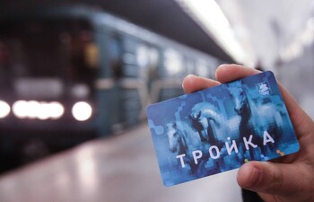 Новогодний подарок: москвичам по ошибке зачислили по 20 000 рублей на карты «Тройка» и не будут их списывать