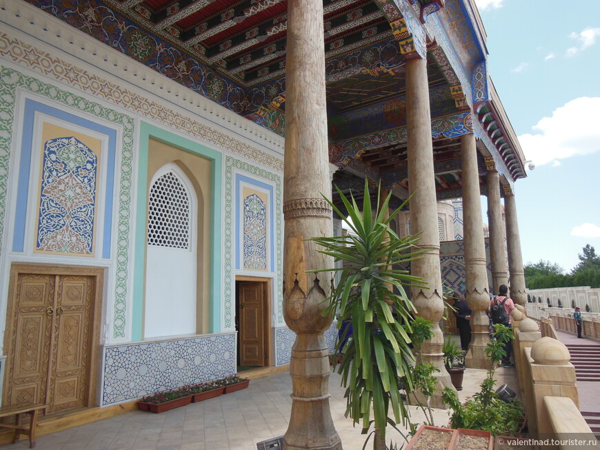Колонный айван в мечети Хазрат-Хызр.