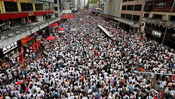 Туристов вновь предупреждают о протестах в Гонконге 