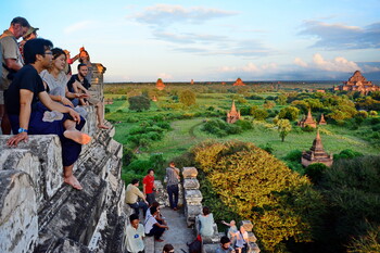 В Мьянме с китайских туристов будут брать только наличные 