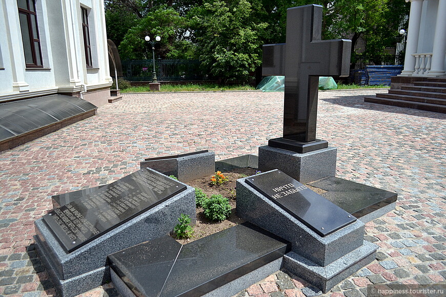 Братская могила воинов 19-го танкового корпуса.Бойцы танкового корпуса, погибшие в боях за освобождение Крыма, похоронены в братской могиле.
