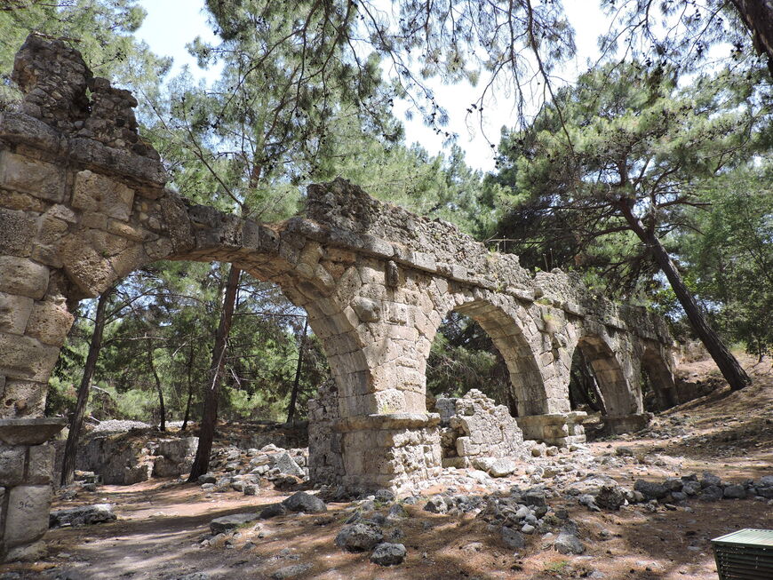 Развалины древнего города Олимпос