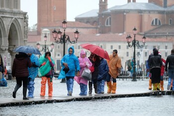 В Венеции вновь затопило улицы