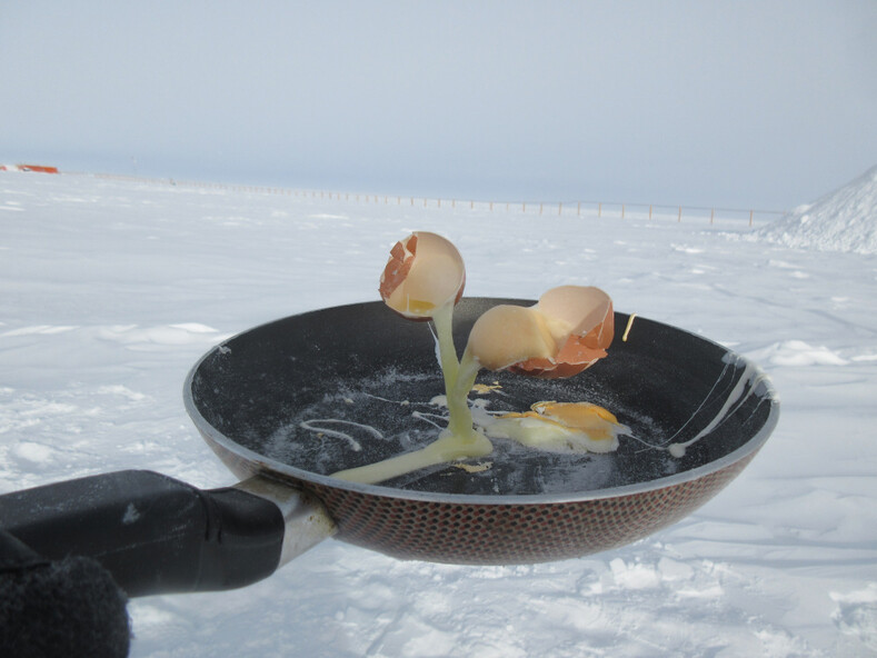 Завтрак в Антарктиде: ученый решил устроить пикник при -70 градусах