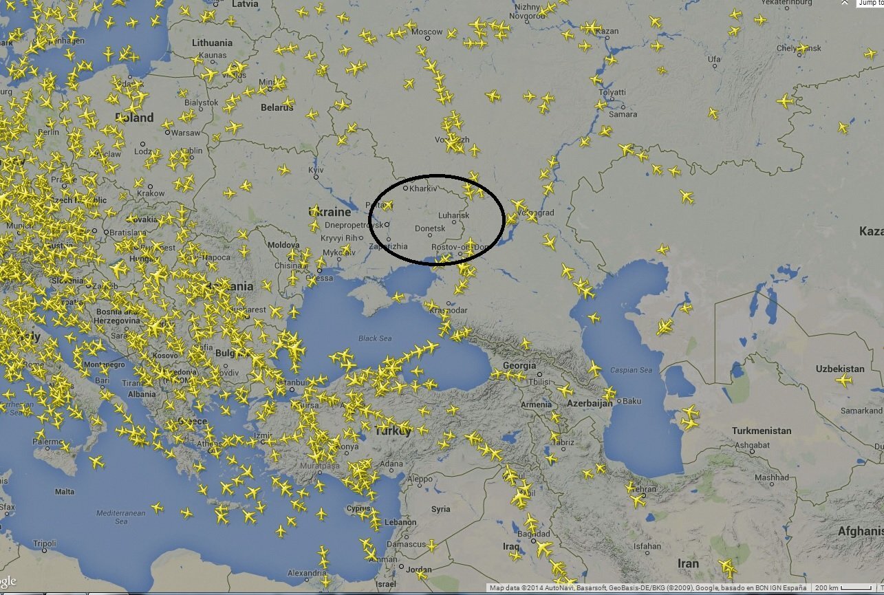 Полет самолетов сейчас. Карта полётов самолётов. Карта неба полетов самолетов. Движение самолета. Полеты над Украиной.