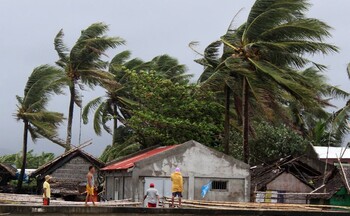 На Филиппинах отменены авиарейсы из-за тропического шторма