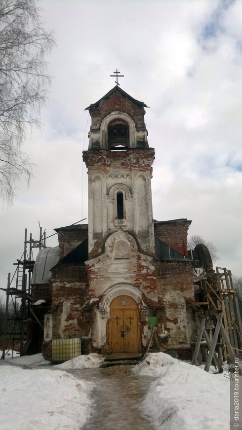 Церковь Покрова Пресвятой Богородицы (кладбищенская церковь). Основана в 1874 году. 