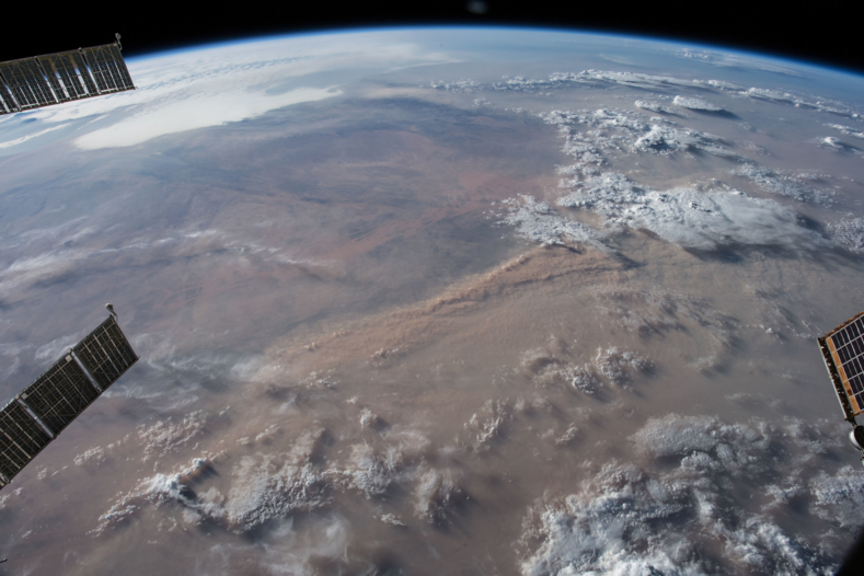 Каким космонавты видят мир: привычные нам явления и места, которые сфотографировали за пределами планеты