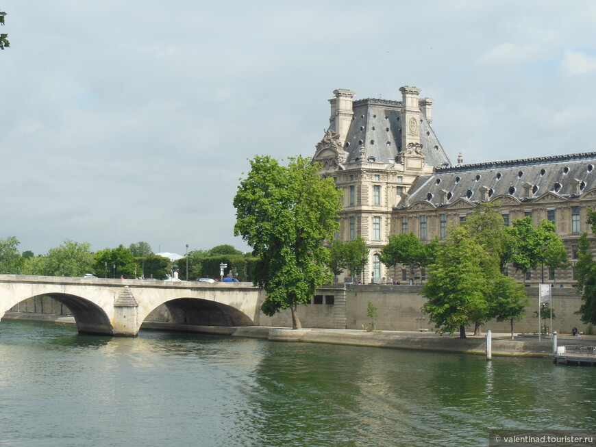 Часть Лувра и мост Каррузель. 