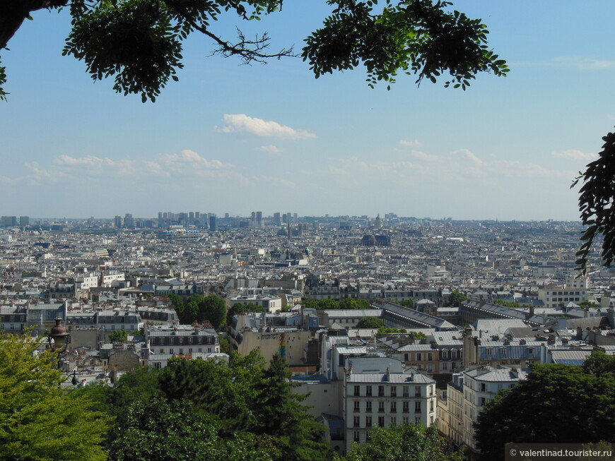 В хорошую погоду с холма Монмартр открывается замечательный вид на Париж.