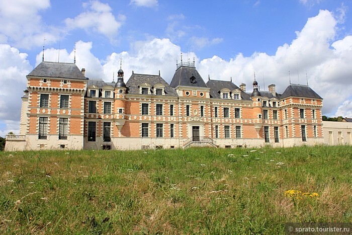 Замок Луи де Фюнеса, Клермон, Ле Селье Франция