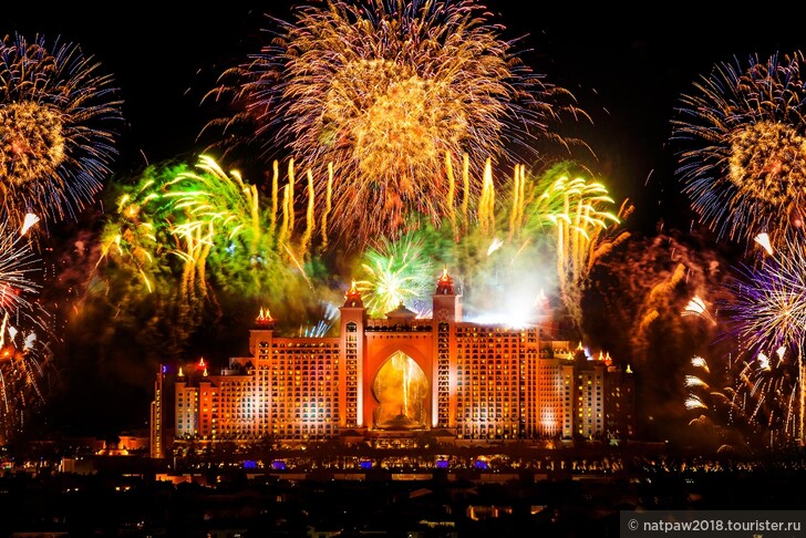 Новогодние фейерверки в ОАЭ в 2020 году