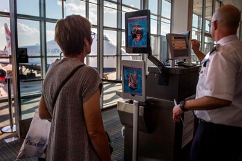 В трёх аэропортах Японии запустят систему распознавания лиц