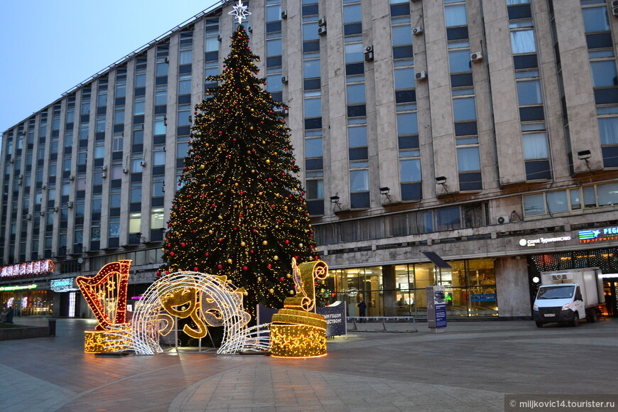 Москва новогодняя без снега