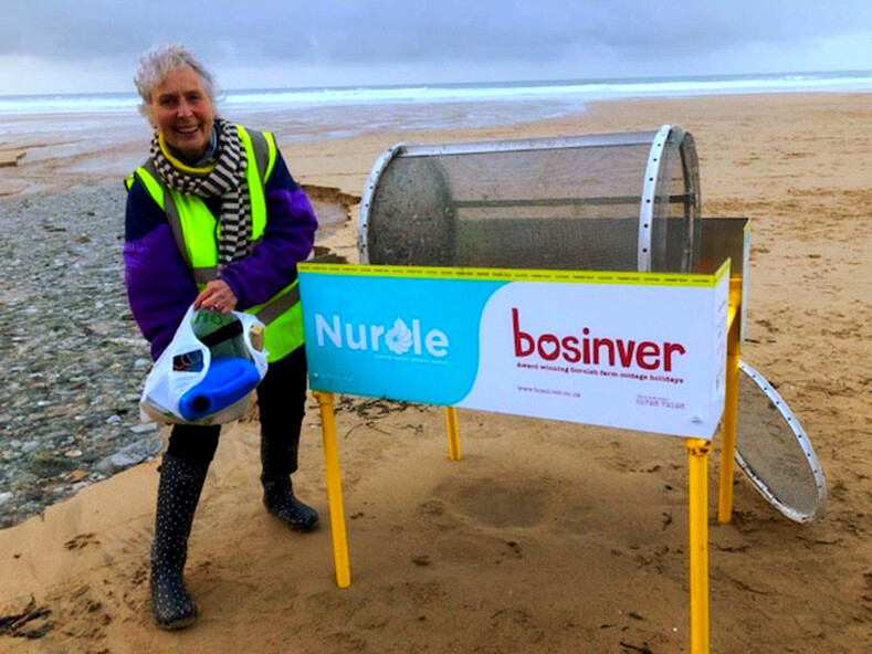 70-летняя пенсионерка за год очистила от мусора 52 пляжа: фото о том, как прошел челлендж