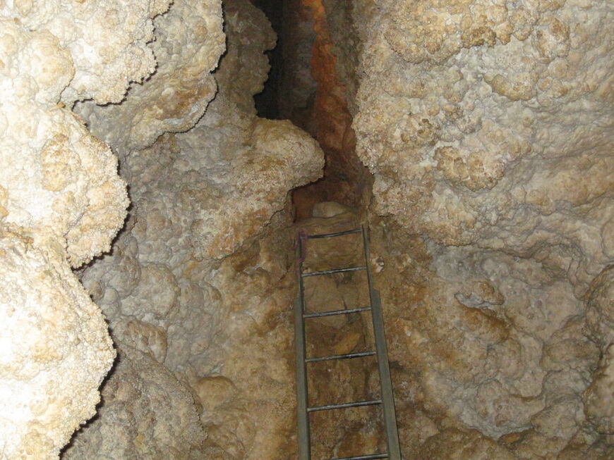  Пещера Семлёхеди