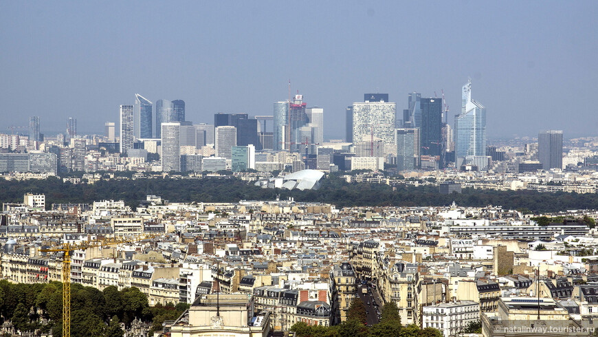Дефа́нс - квартал небоскрёбов Парижа -«парижский Манхэттен».