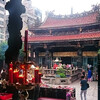 Место поклонения всех тайваньцев  с 18-го века - особенно переселенцев на север Тайваня из провинции Фуцзянь -  Храм Драконьей Горы в самом старом районе Тайбэя Wanhua 