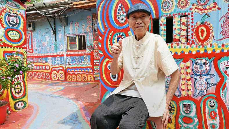 94-летний пенсионер разрисовал свою деревню, чтобы спасти ее от сноса: фото самого изумительного стрит-арта
