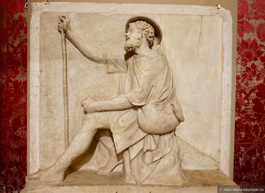 Рельеф с сидящим пастухом. Мрамор. 1-ый век н.э. Уффици. Флоренция.