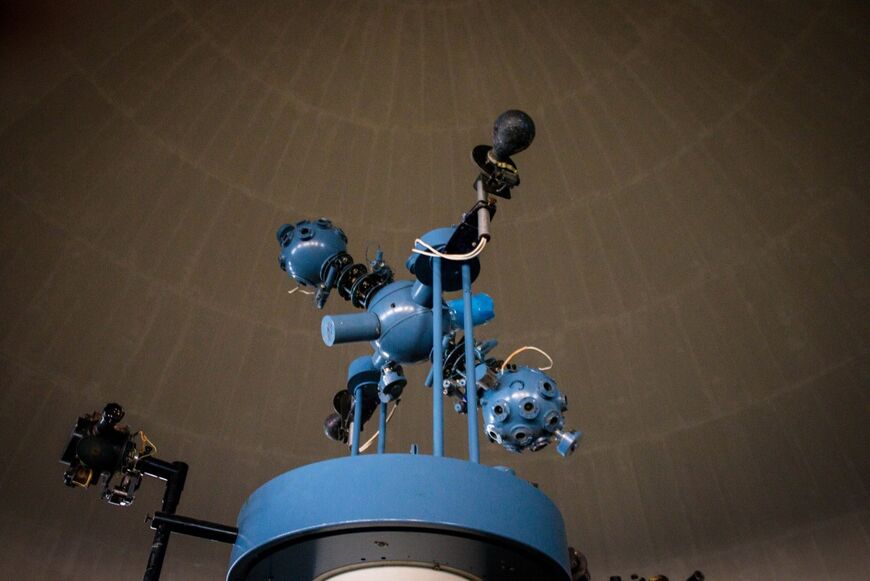  Аппарат фирмы «Карл Цейс Йена», показывающий звездное небо.